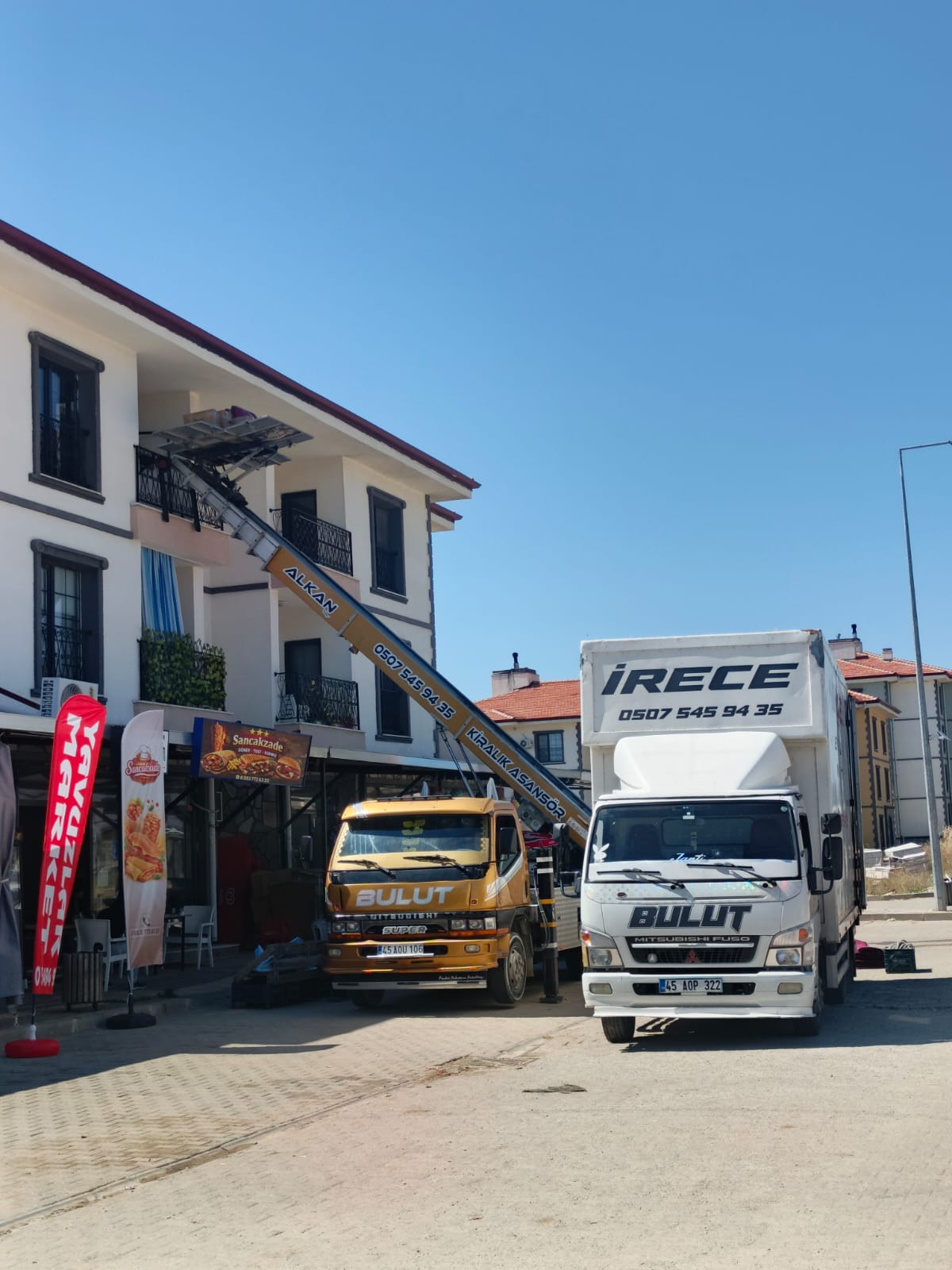 Evden eve nakliyat için mobil asansör ve kamyon